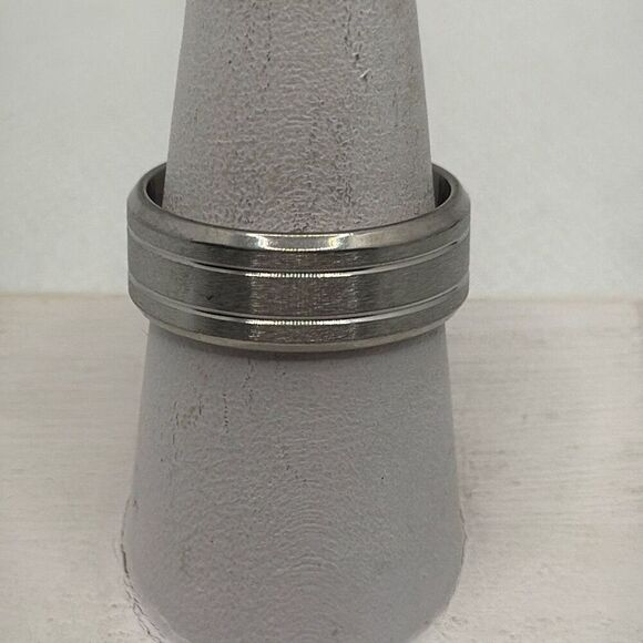 NWOT Size 7 Titanium plated beveled edge band, ring - Picture 1 of 4